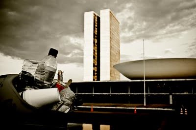 129_2612-congresso-nacional-e-lixo